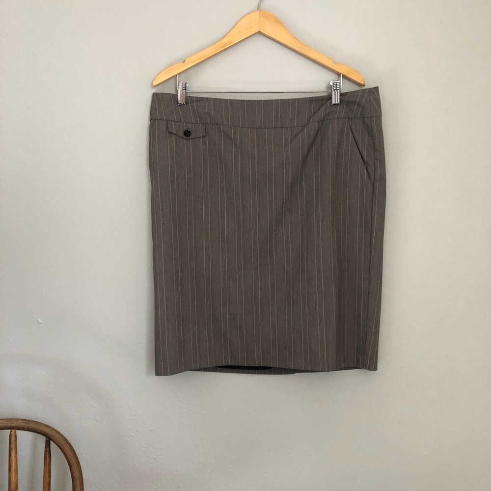 NWT Women’s pencil skirt AGB Grey with pink - Picture 2 of 8